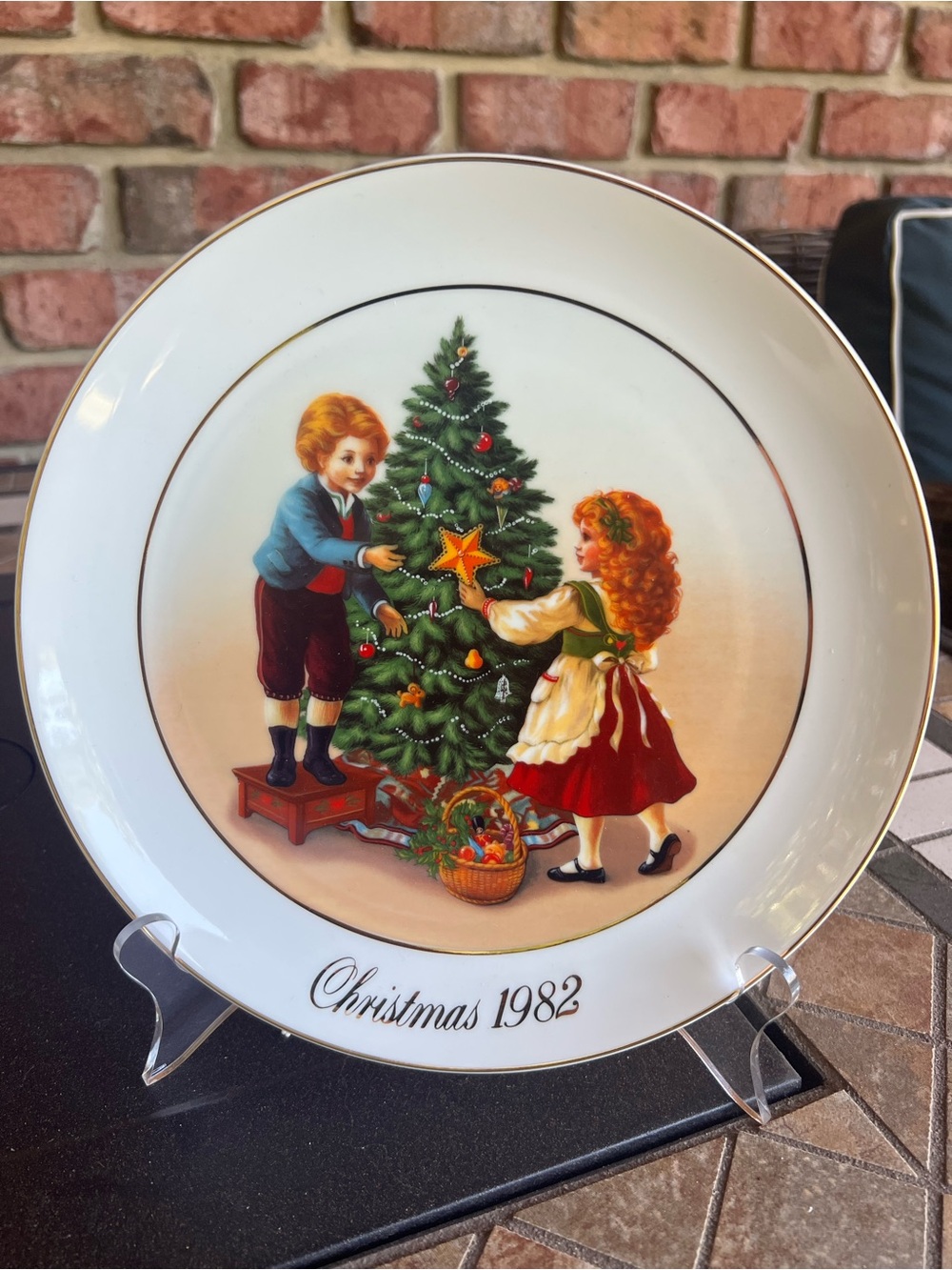 Vintage Avon 1982 Decorative Holiday Plate - White with Red & Green Illustrat